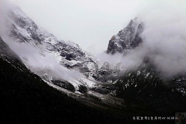 探索早春穿裙子可以不穿保暖袜吗?精彩世界!