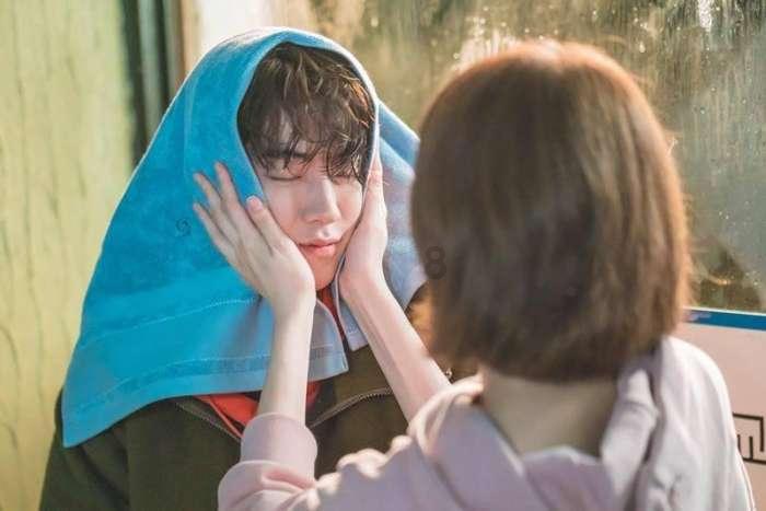救援跳绳女孩