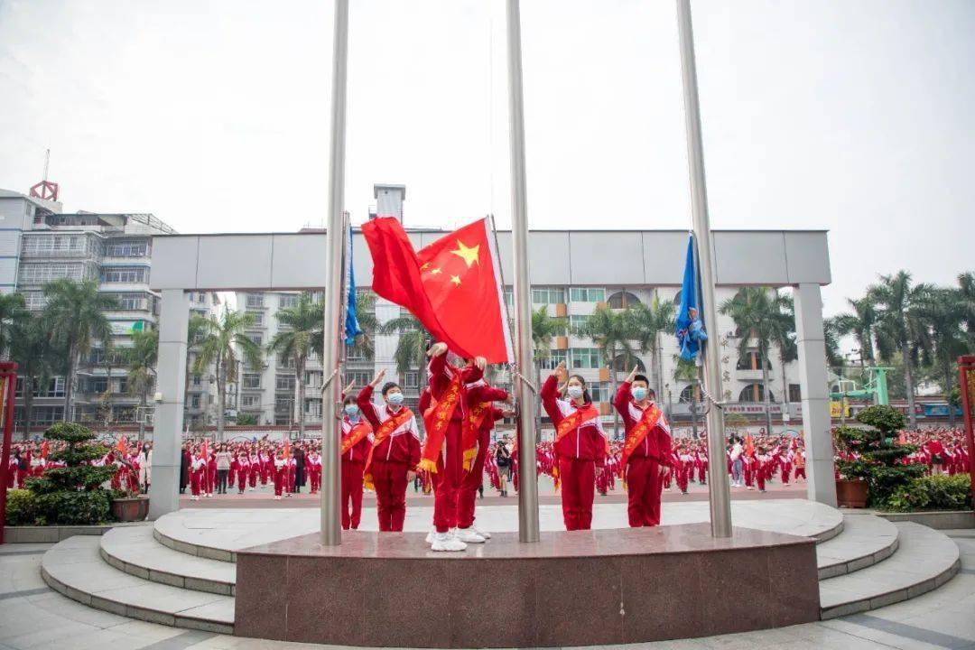 吉利银河E8才是年轻人的第一款C级纯电轿车 扫码阅读手机版